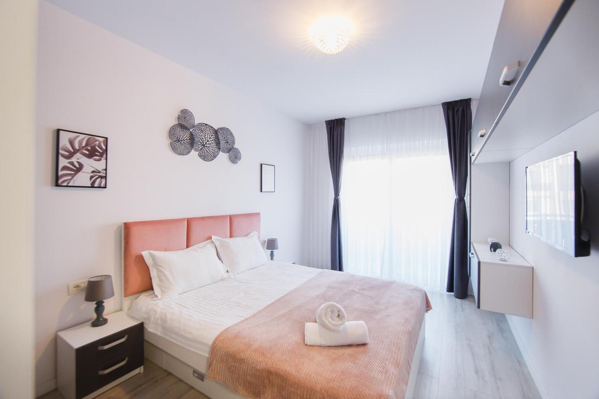 Pinky Black Escape Oradea Exterior photo