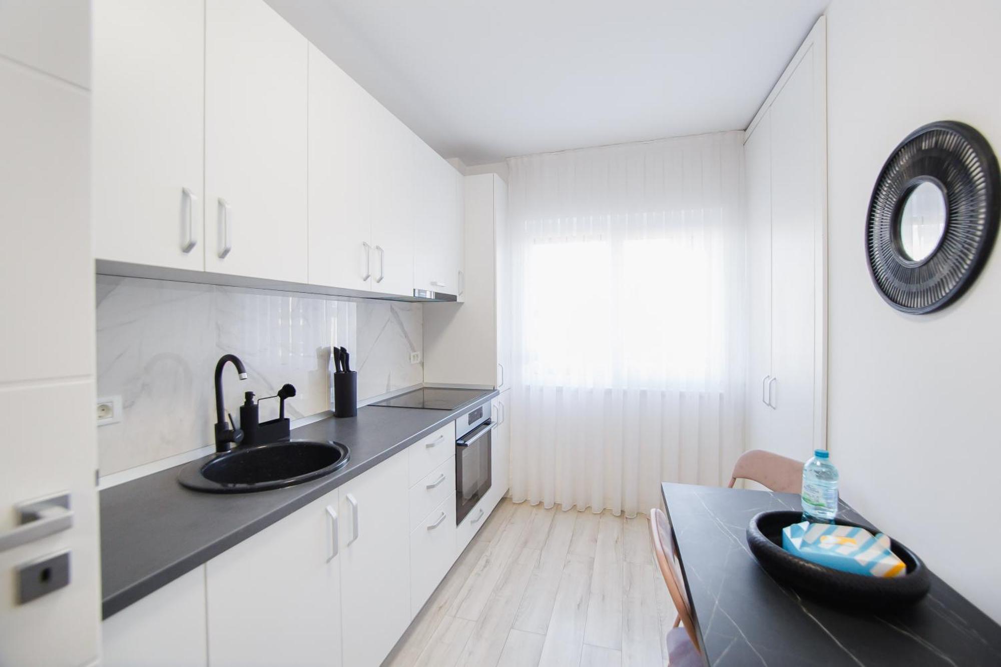 Pinky Black Escape Oradea Exterior photo