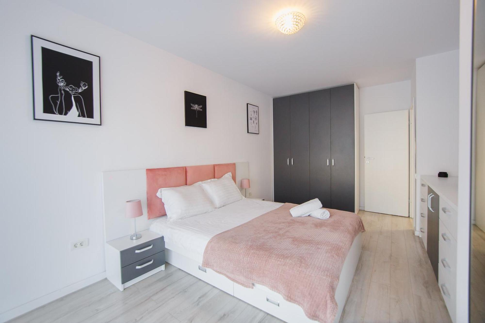Pinky Black Escape Oradea Exterior photo